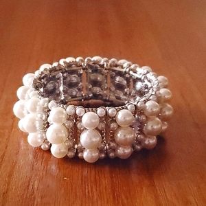 Pearly White Bracelet